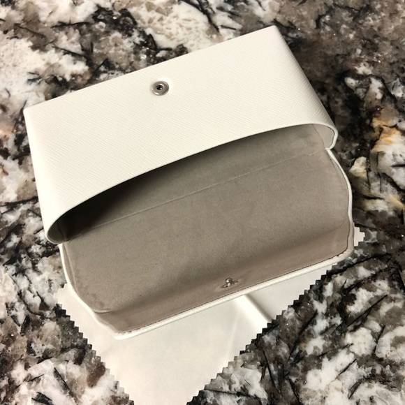 Michael Kors Sunglass Eyeglass Hardshell Case Snap Closure and Cloth - Picture 2 of 11